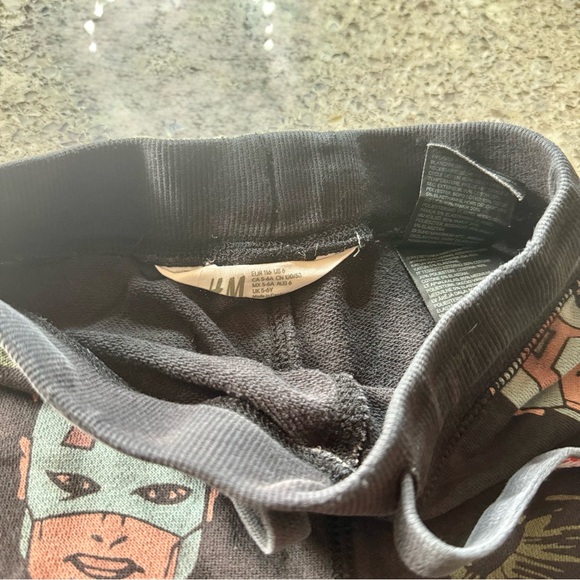 H&M Kids' Black MARVEL Graphic Shorts l Size:6 - Picture 2 of 9